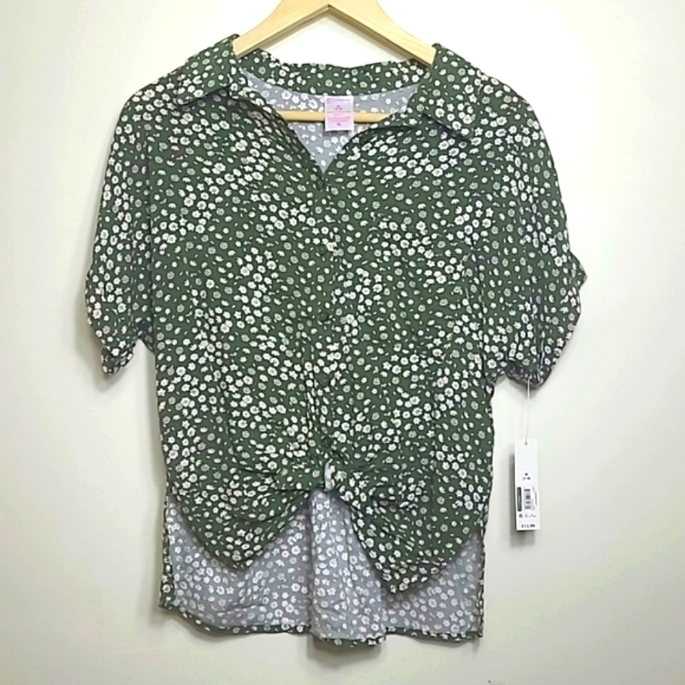 No Boundaries Floral Top Size Medium (7-9)